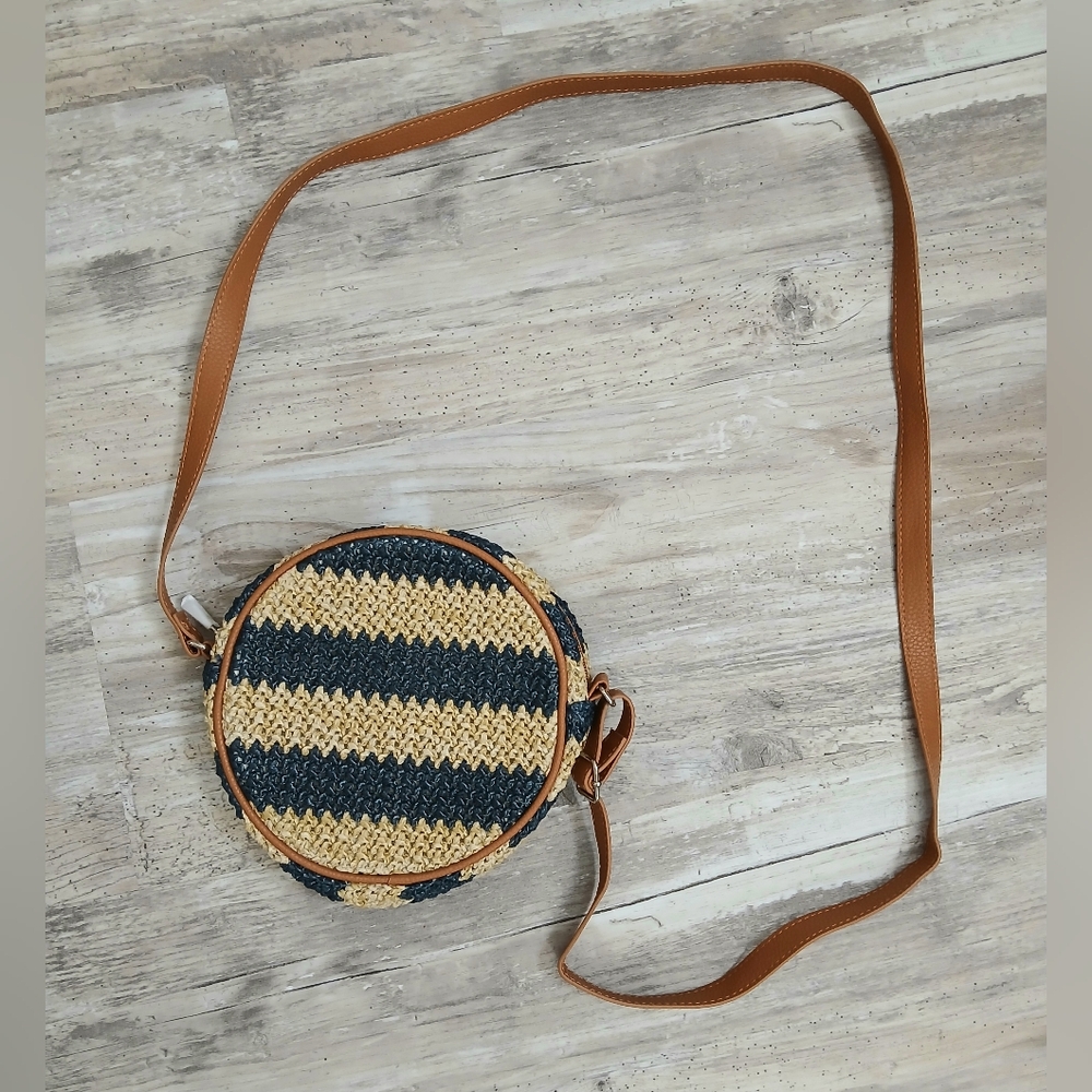 Thirty-One Jewell Round About Straw Crossbody Bag Navy Tan NWT